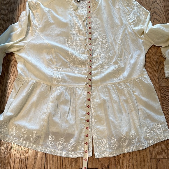 Absolutely beautiful embroidered long sleeve top from Doubled D Ranch NWOT - Picture 4 of 8